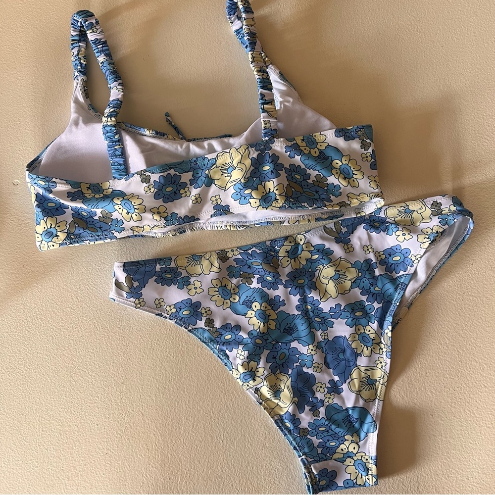 bikini - Picture 3 of 7